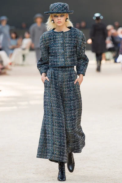 Look 7